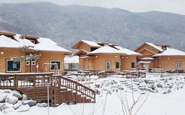 Yeongwol Wolgang Sanhachon Pension