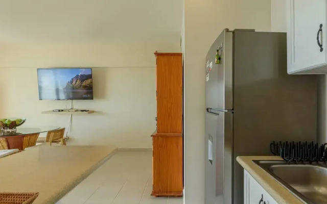 Beachfront Condo in Juan Dolio Sleeps 6