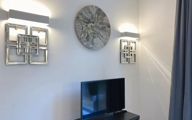Newpointe Luxury Serviced Apartment at the Atrium