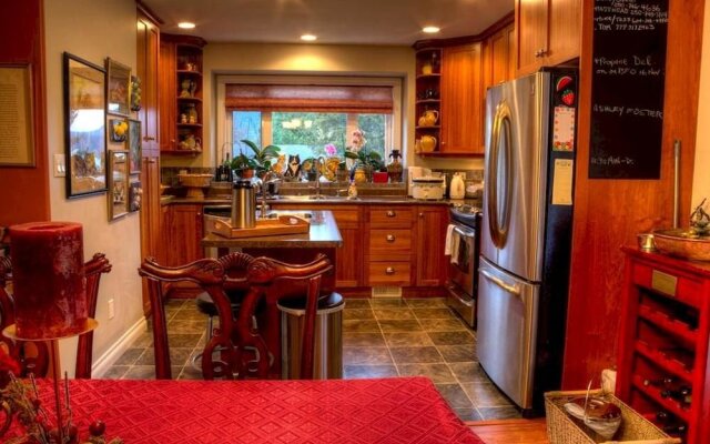 Seasons Above the Bay Guest Suites and B&B