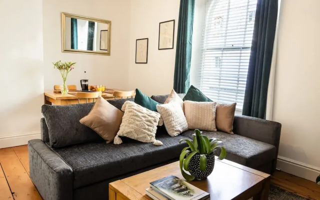 Stunning 1 Bedroom Apartment - Plymouth