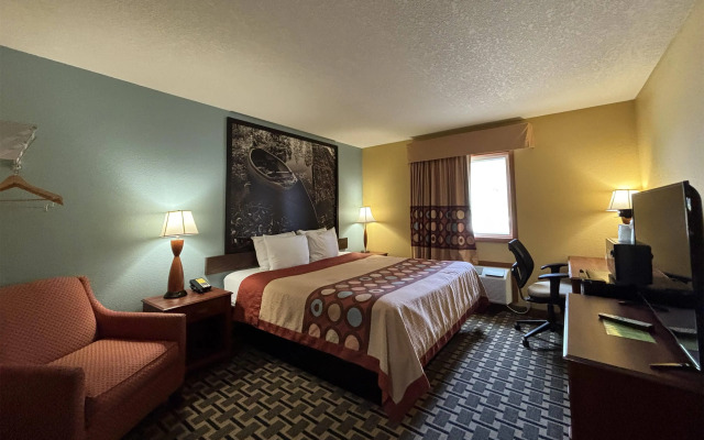 Super 8 by Wyndham Staunton