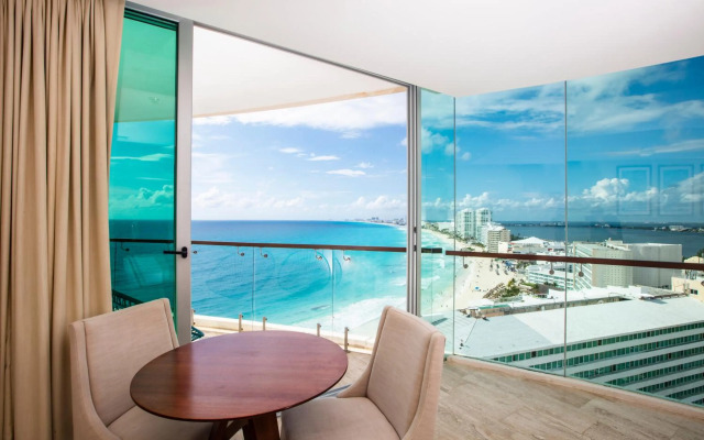 Altitude at Krystal Grand Cancun - All inclusive