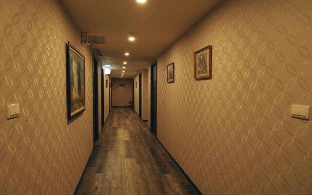 Crystal City Hotel