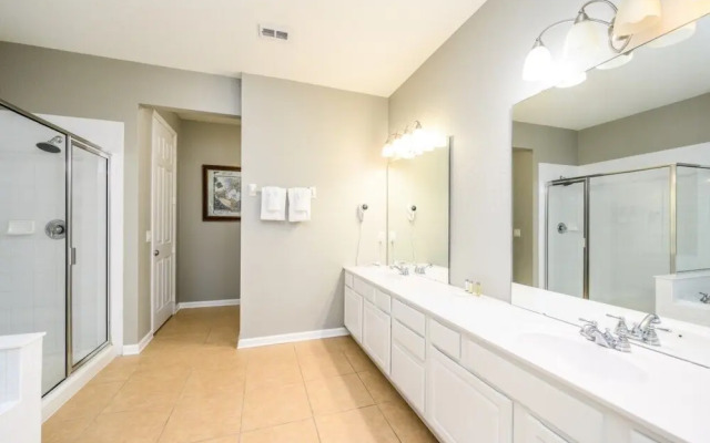 3 Bedroom Premium Lakeview Condo-1012