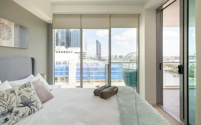 Premium 2BR CBD Apartment With River View Balcony