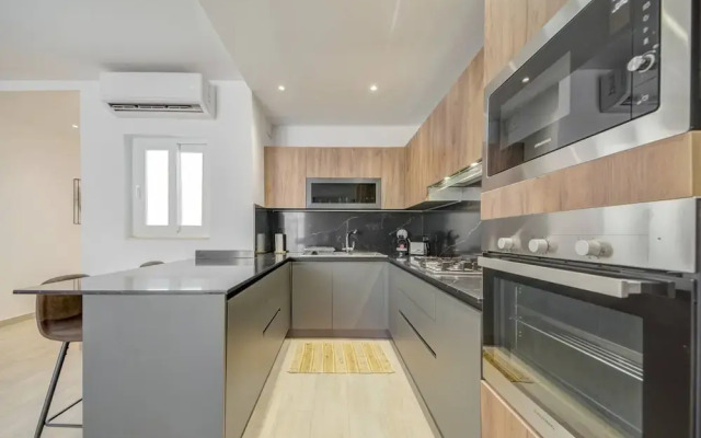 Beautiful 2 BDR Penthouse Near Valletta Sleeps 6