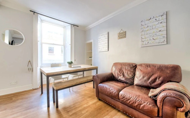 Perfect Location! - Charming Rose St Apart for 4