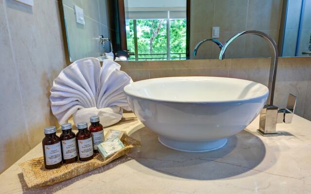 Anam 1 bedroom apartment with balcony sleeps 3