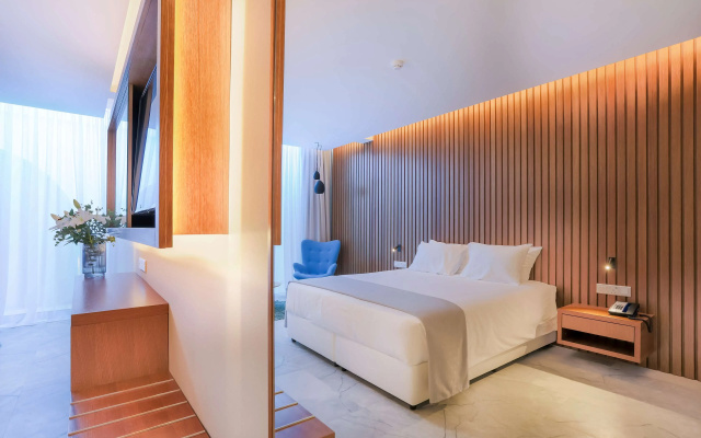 Radisson Beach Resort Larnaca - Image 6