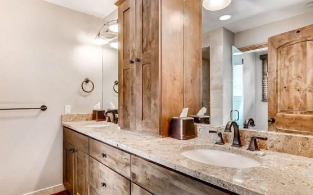 Luxury 3 Bedroom Mountain Vacation Rental in the Heart of Lionshead Village in Vail