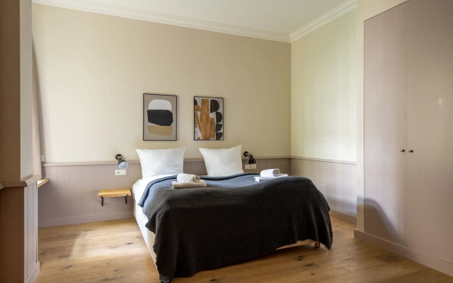 Schoenhouse Avenue by Limehome