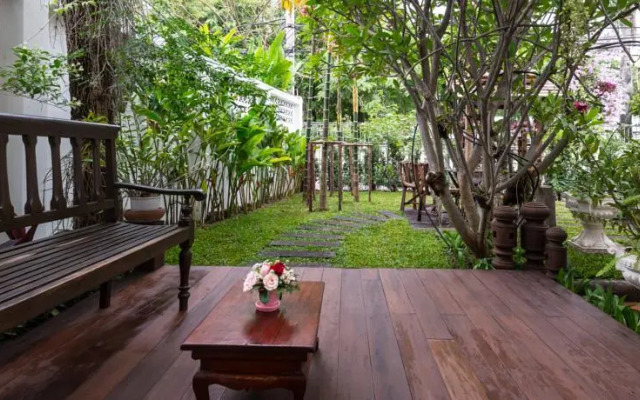 Chiangmai Singharat Road Villa