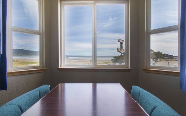 Anchor Beach Inn