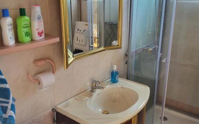 Large apartment with 4 bedrooms, central location