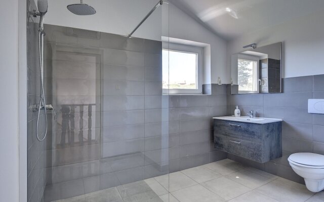 Quaint Holiday Home in Liznjan With Pool