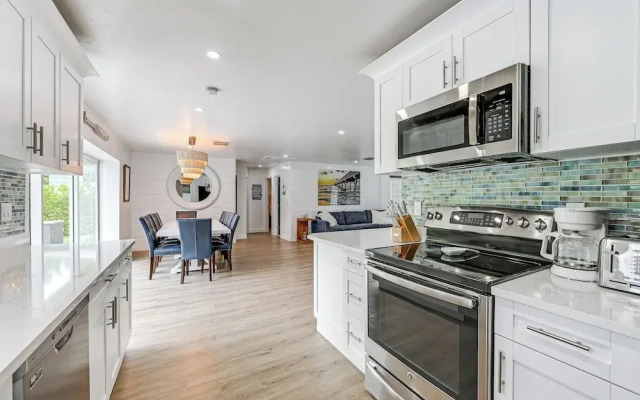 Naples Escape w/ Furnished Patio & Private Pool!