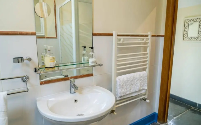 Idyllic Country Suite