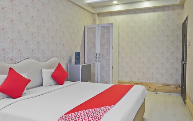 OYO 23524 Shades Of Royal