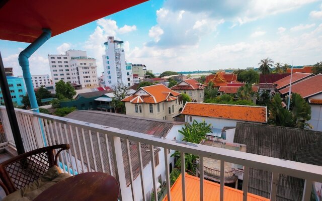 Ruby Riverside Hotel & Hostel
