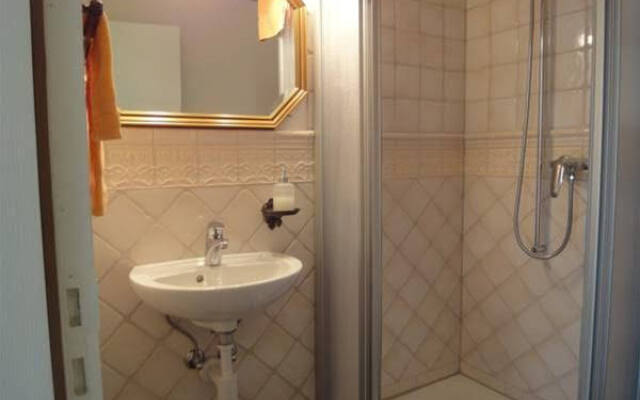 3 Camere