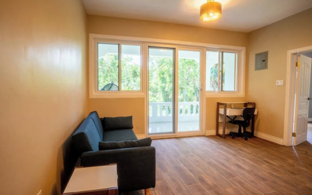 Modern Home 10minstobeach, Private Cliff, AC Wifi