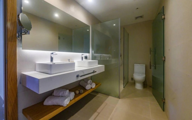 Spacious Modern Apartment With Private Picuzzi