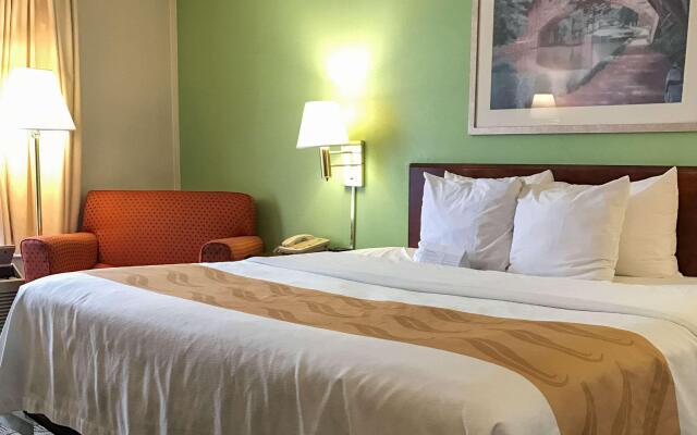 Quality Inn Toledo Airport