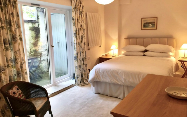 Garrard's Retreat - 1 Bedroom with marble floors & patio