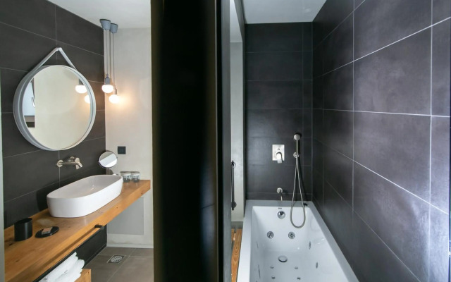 Marquise Suites - Adults Only