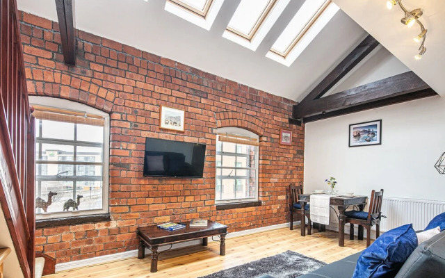 Victoria Quays Loft Apt - Free Parking