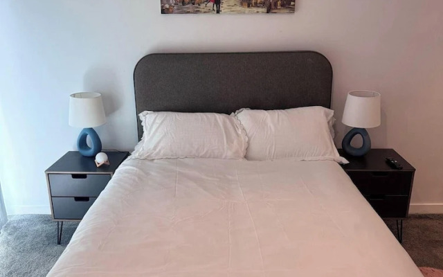 City Centre - 2-bed High Rise Apartment - Sleeps 4