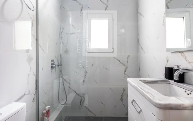 Zephyr 3-Bedroom Apartment in Athens