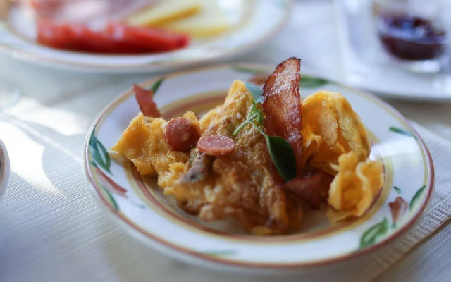 Country Club Hotel & Suites