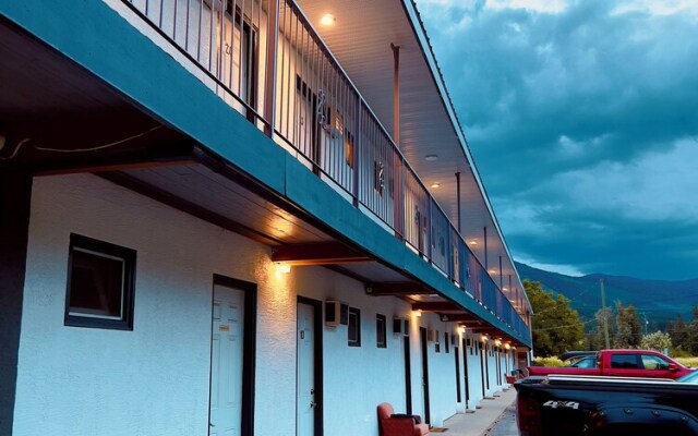 Monashee Motel