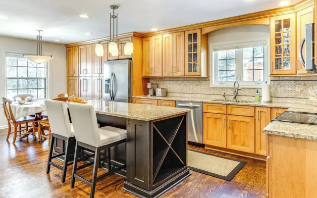 Walk to Main St & Parks: Zionsville Village Home