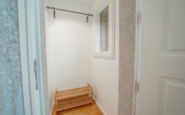 Downtown Premium Apartment by Vacationy