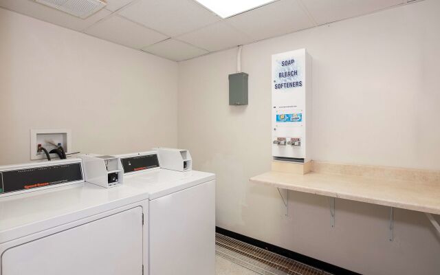 Red Roof Inn & Suites Mt Holly - McGuire AFB