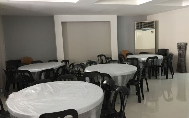 Sampaguita Suites Plaza Garcia