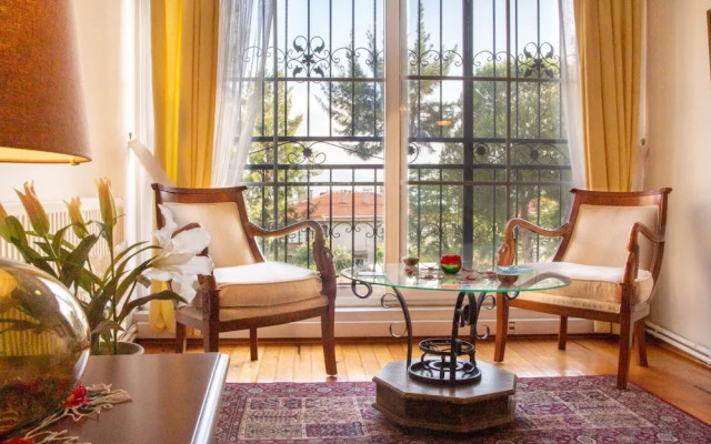 Spacious Detached House With Garden in Izmir