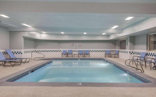 Crystal Inn Hotel & Suites - Logan