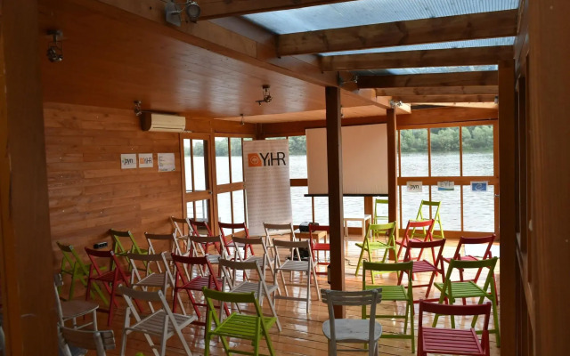 Arkabarka Floating Hostel