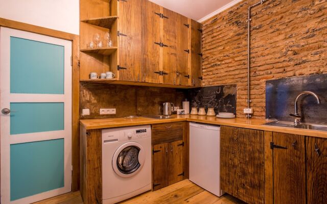 H&B apartments Zurab Zhvania