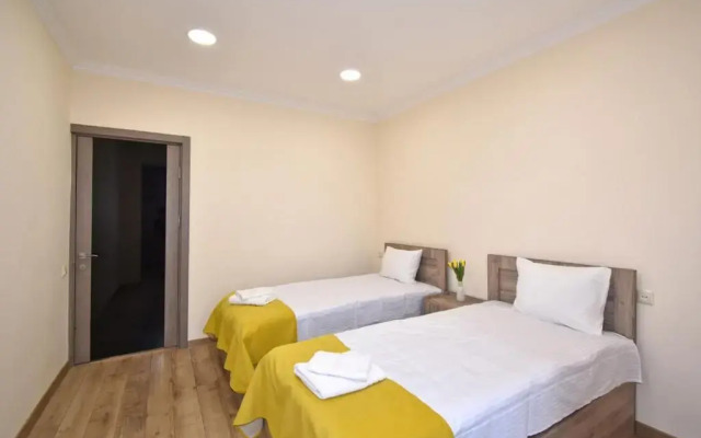 2 bedroom apartment, quiet and spacious