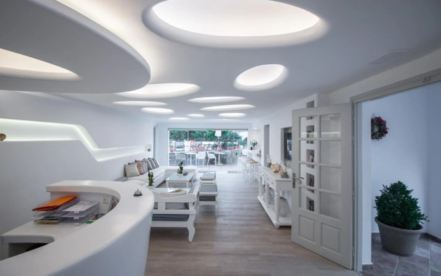 Spiros Hotel