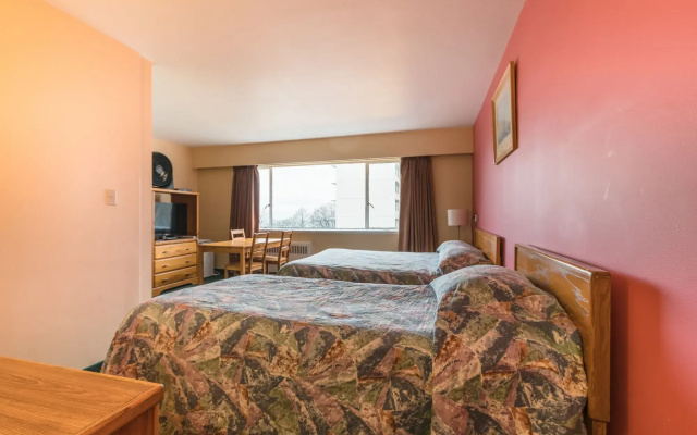 English Bay Hotel
