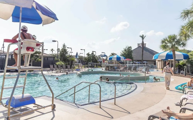 Carriage House Hotel