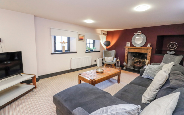 Mary Ann Apartment