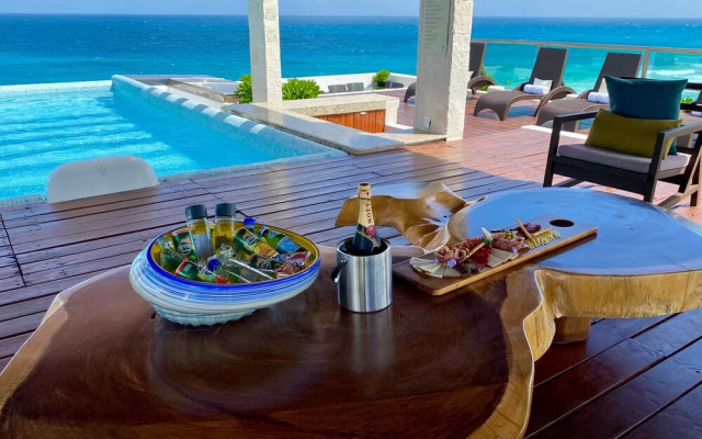 Deep Blue Luxury Apartments