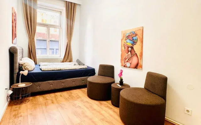 9BR Apt for 18P Walk to Augarten